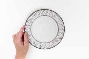 しのぎリム平皿 6寸 白