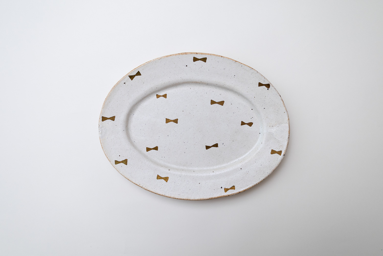 粉引金彩 オーバルリム皿 大 リボン