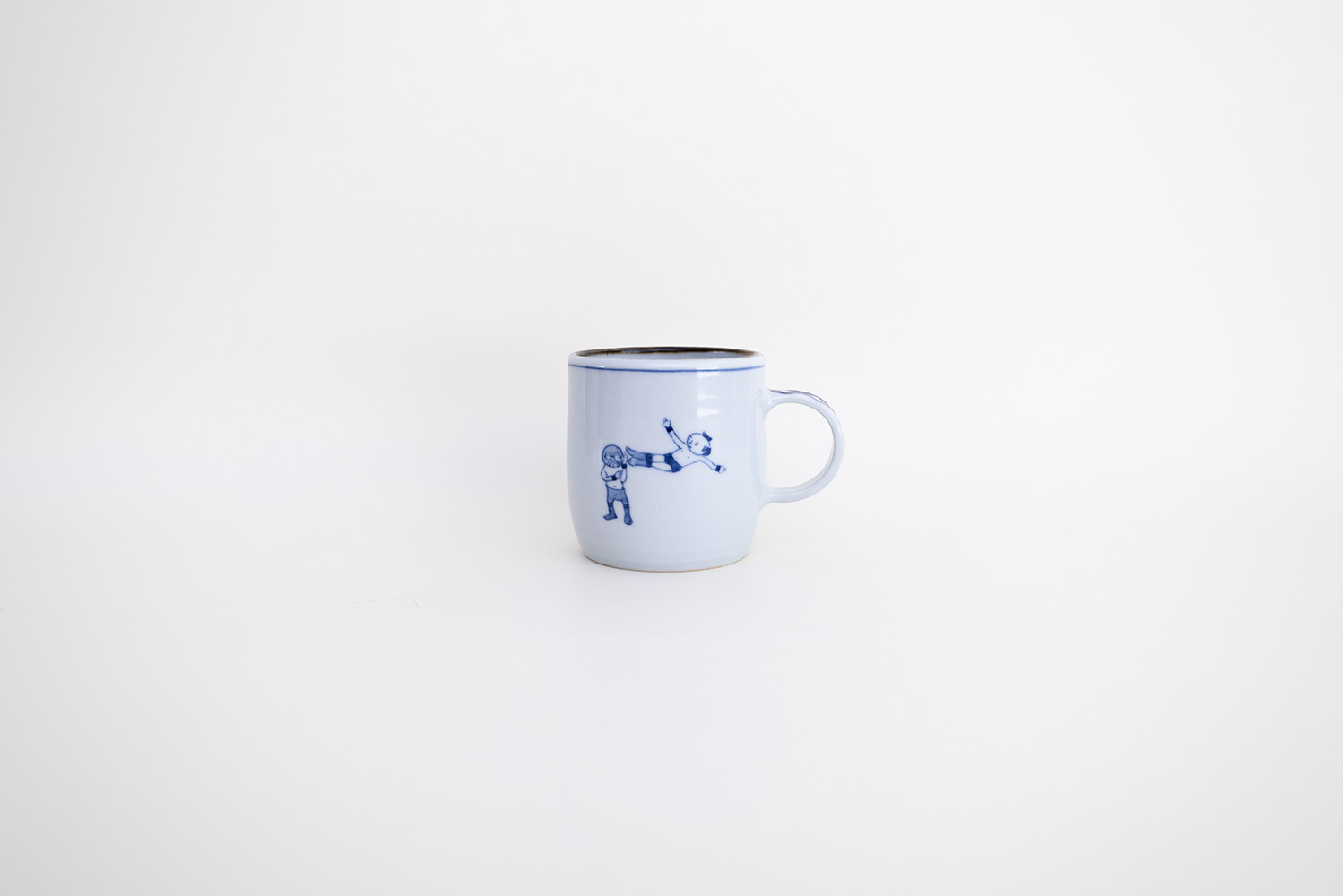 マグカップ プロレス(ドロップキック)