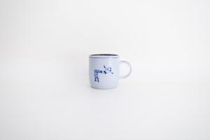 マグカップ プロレス(ドロップキック)