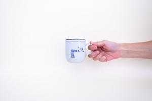 マグカップ プロレス(ドロップキック)