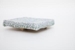 灰釉印刻板皿 中 B