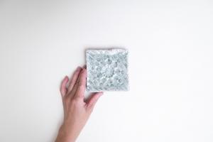 灰釉印刻板皿 中 B