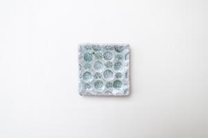 灰釉印刻板皿 中 C