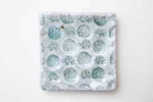 灰釉印刻板皿 中 C