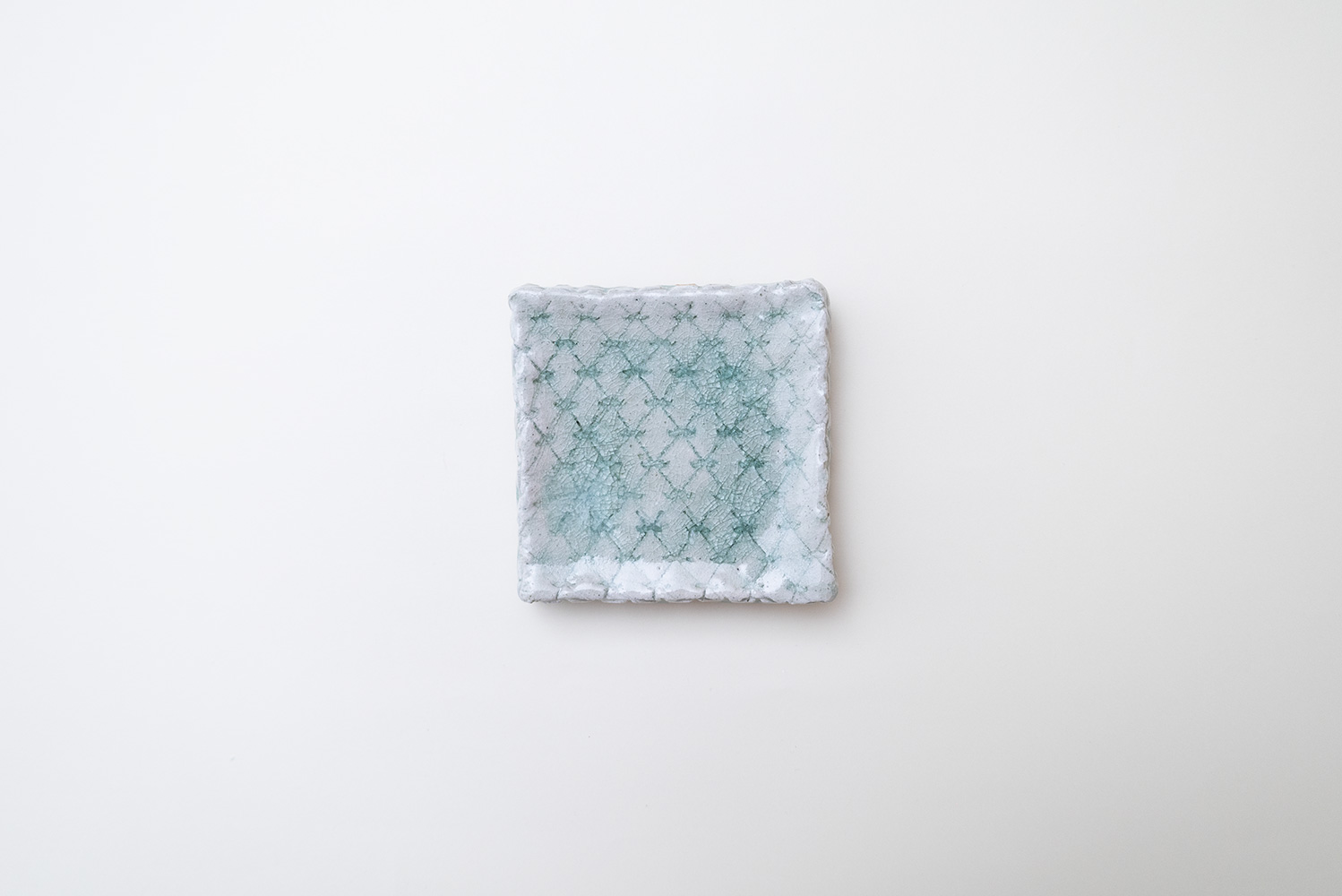 灰釉印刻板皿 中 D