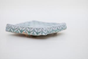 灰釉印刻板皿 中 D