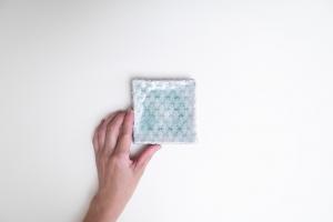 灰釉印刻板皿 中 D