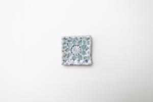 灰釉印刻板皿 小 A