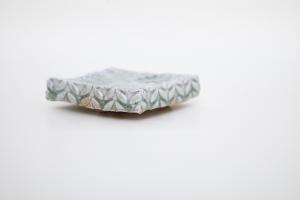 灰釉印刻板皿 小 B