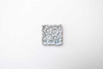 灰釉印刻板皿 小 C