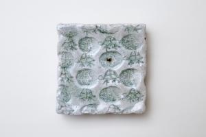 灰釉印刻板皿 小 D