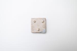 灰釉印刻板皿 小 D