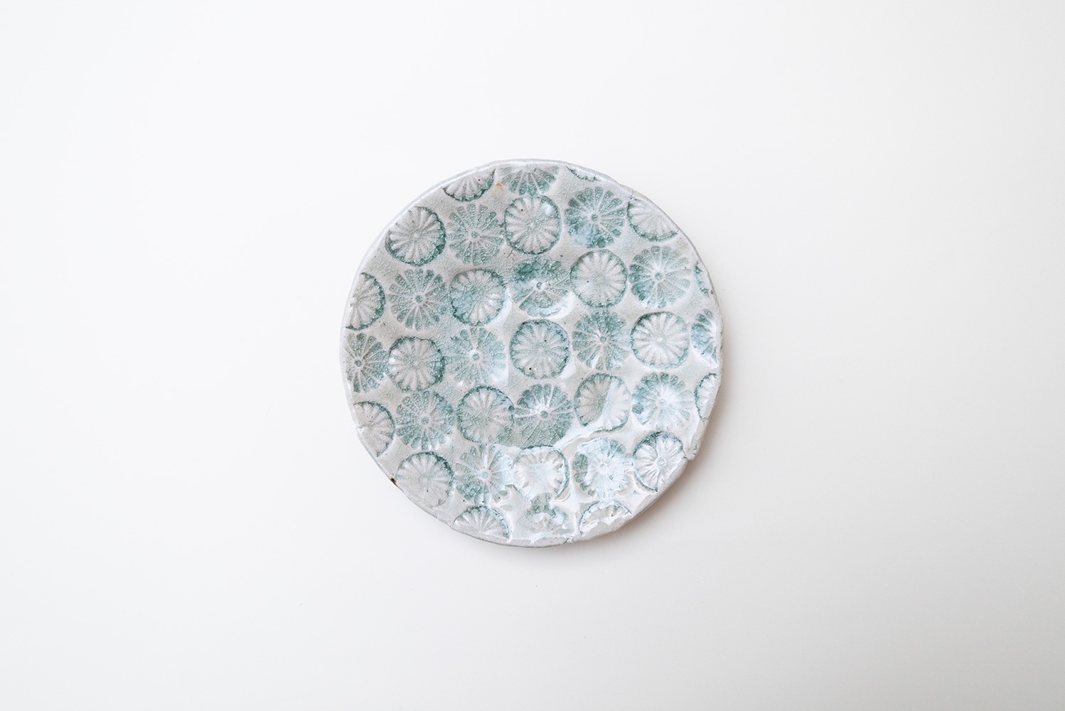 灰釉印刻中皿 A