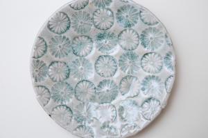 灰釉印刻中皿 A