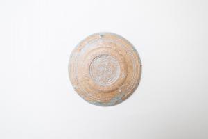 灰釉印刻中皿 A