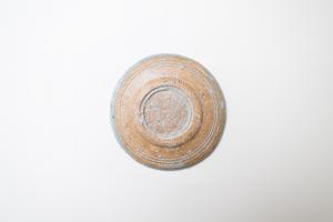 灰釉印刻中皿 B