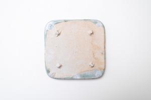 灰釉印刻足付四方皿 B