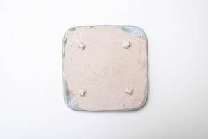 灰釉印刻足付四方皿 C