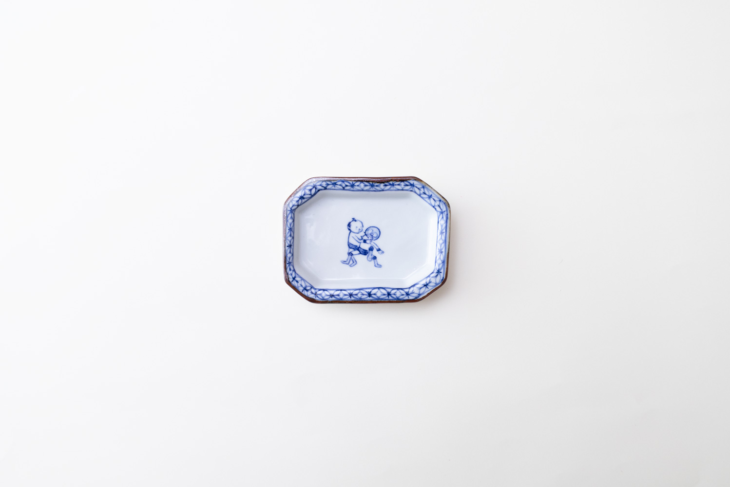 四角豆皿 プロレス (コブラツイスト)