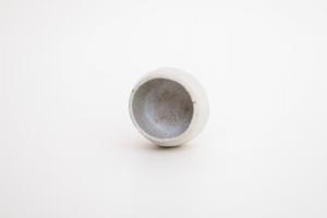 手捻りグイ呑み 白