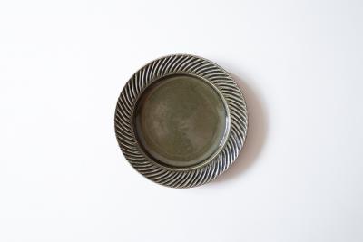 緑釉7寸しのぎ皿