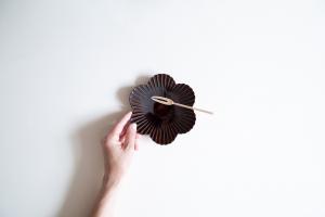 飴釉輪花しのぎ皿5寸 6弁