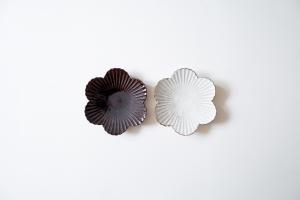 粉引輪花しのぎ皿5寸 6弁