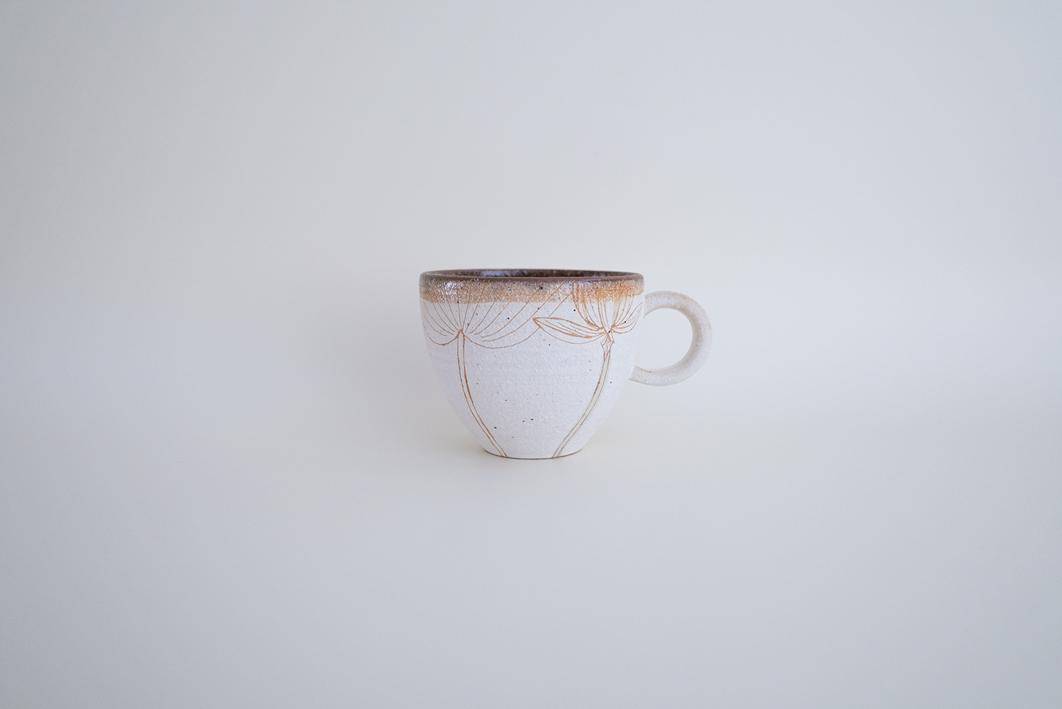 ベージュハスの花 マグカップ