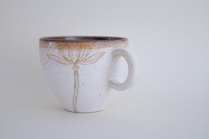 ベージュハスの花 マグカップ