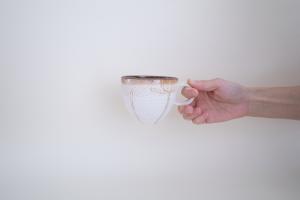 ベージュハスの花 マグカップ