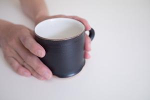 黒釉スエヒロマグ
