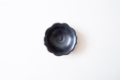黒釉輪花ボウル 4.5寸