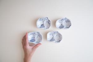染付桃型豆皿