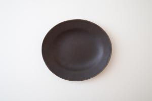 錆釉だ円リム皿 小