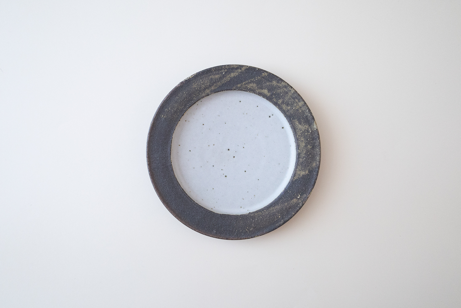 リムプレートΦ180 灰釉雲母