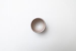 筒小屋 ONLINE STORE Toshoo | 陶器のネットショップ / 黒地桃色菊カップ