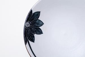黒ハスの花 8寸皿