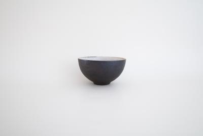 めし碗(黒錆釉掛分内白)