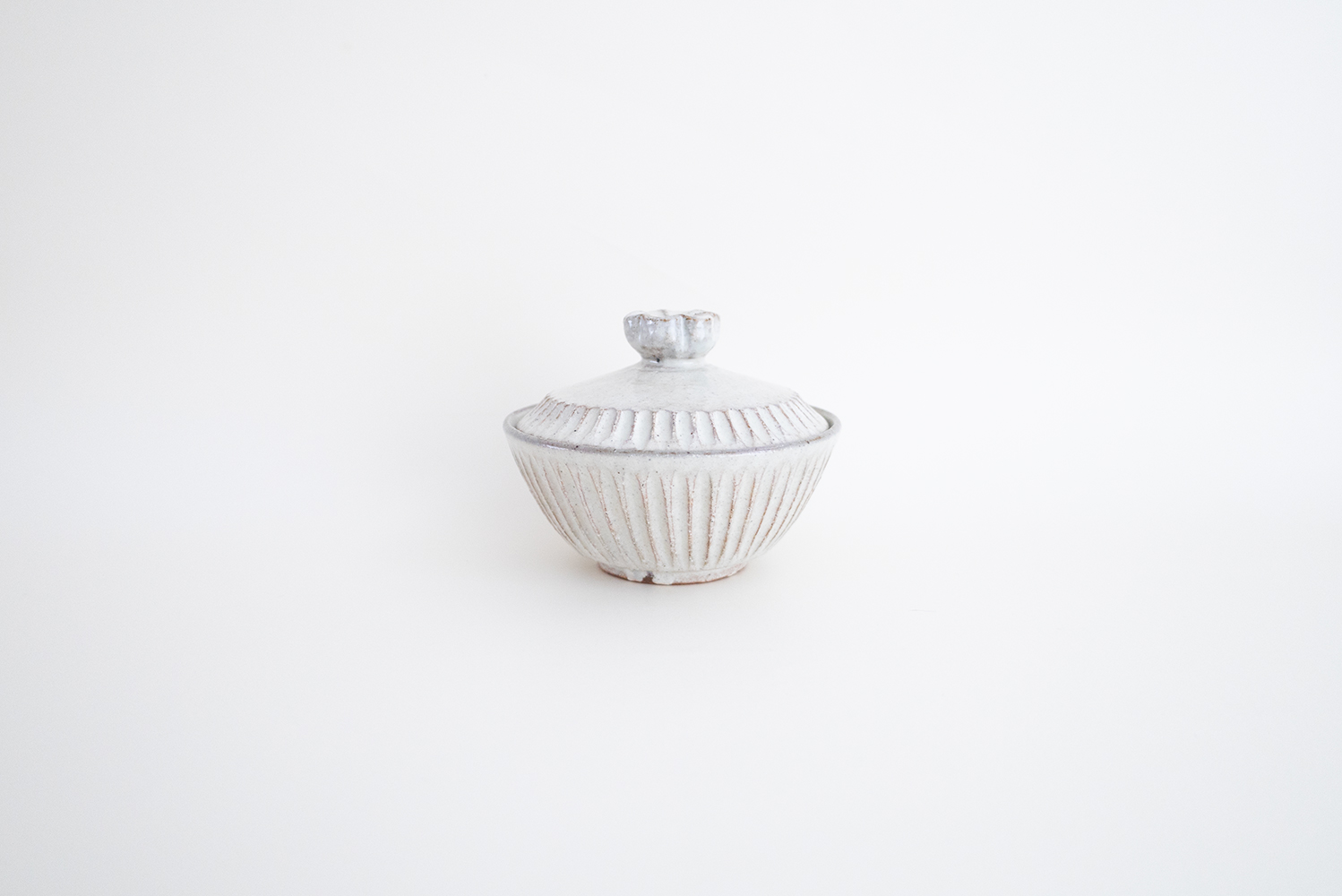 粉引 しのぎ蓋付碗