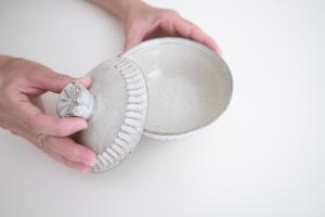 粉引 しのぎ蓋付碗