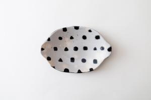 黒絵 耳付きレモン型皿(●▲◾️)