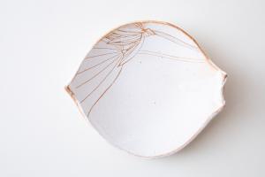 ベージュ蓮弁皿 S