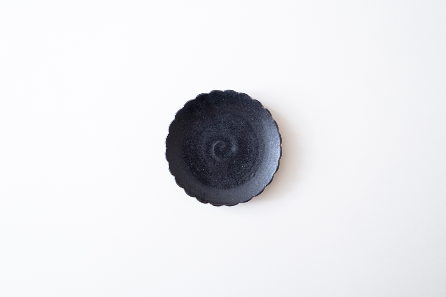 花皿大 フリル 黒釉