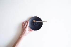 花皿大 フリル 黒釉