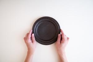 錆釉 リーフリム皿 6寸