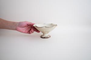 キナリ 輪花高台鉢 φ150