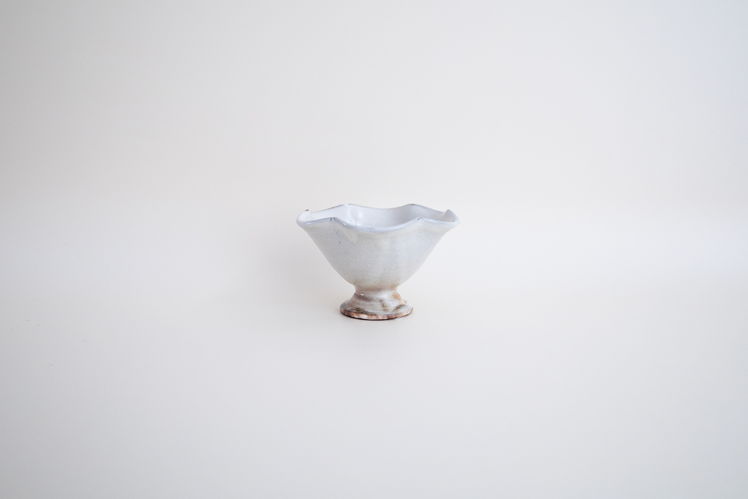 鉄散 輪花高台豆鉢