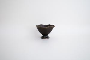 錆釉 輪花高台豆鉢