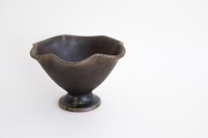 錆釉 輪花高台豆鉢